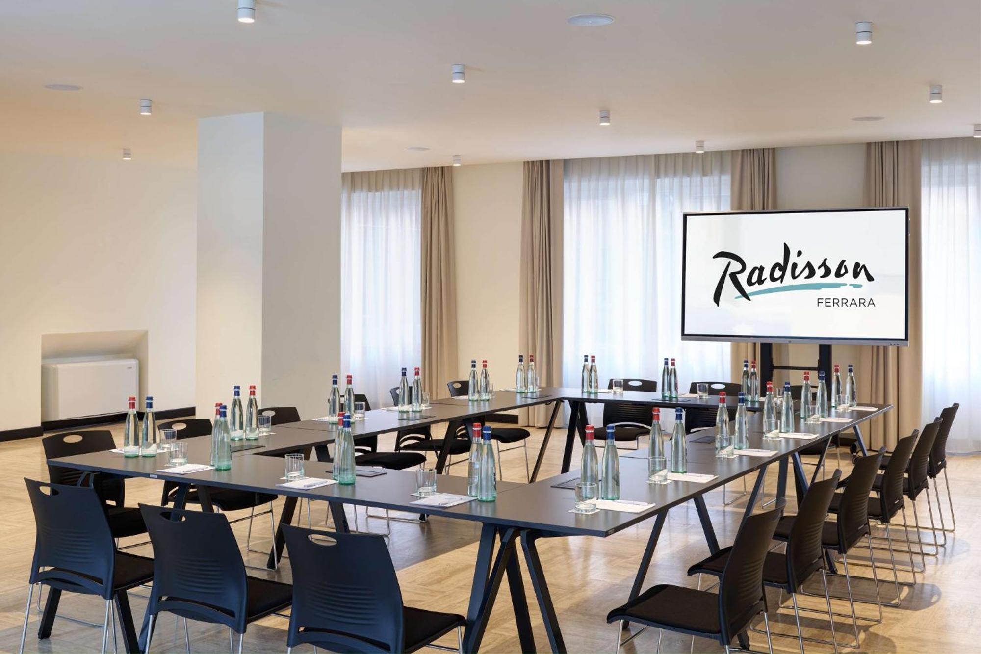 Radisson Hotel Ferrara Exteriör bild